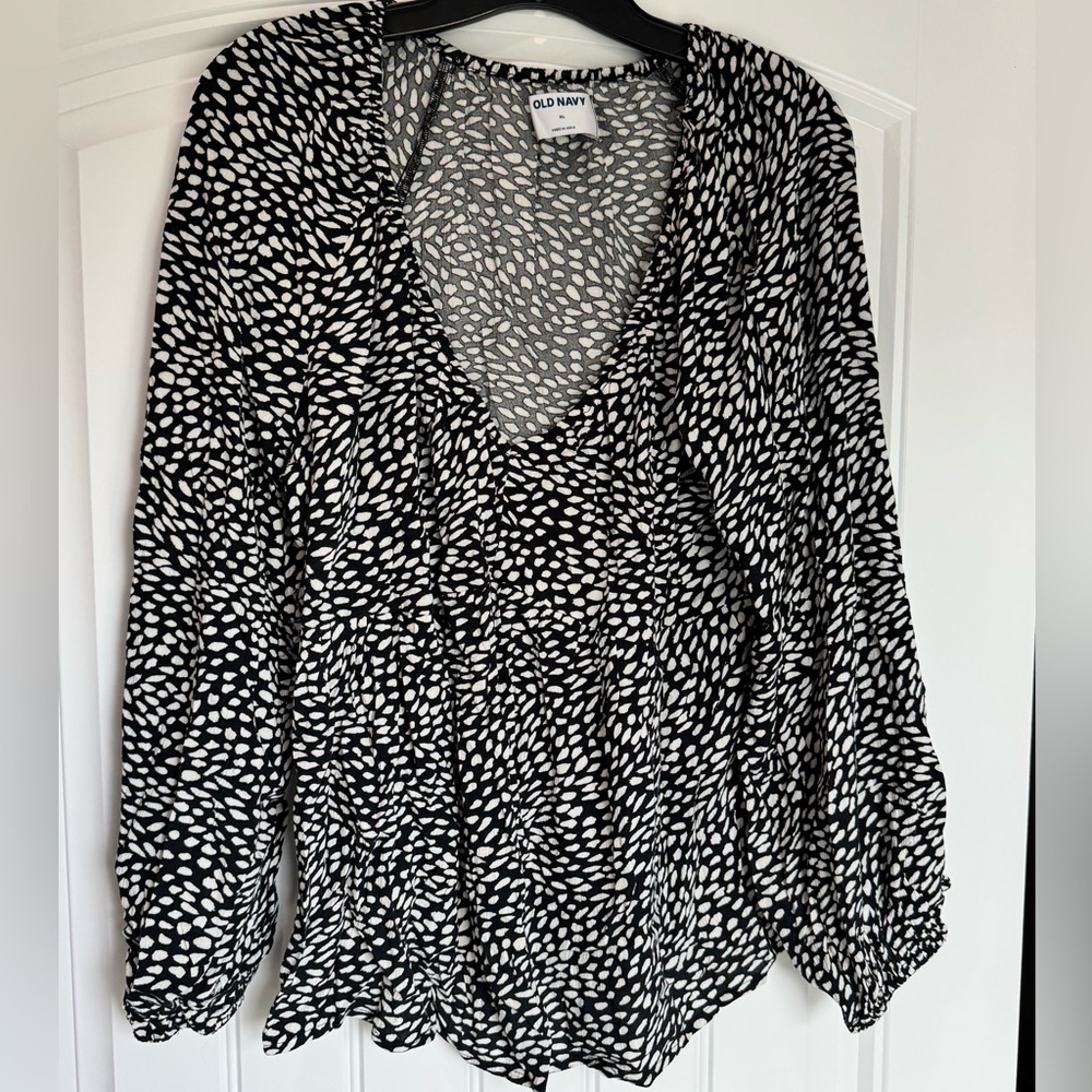 Old Navy XL Black White Abstract Peplum Blouse Boho Long Sleeve NWT